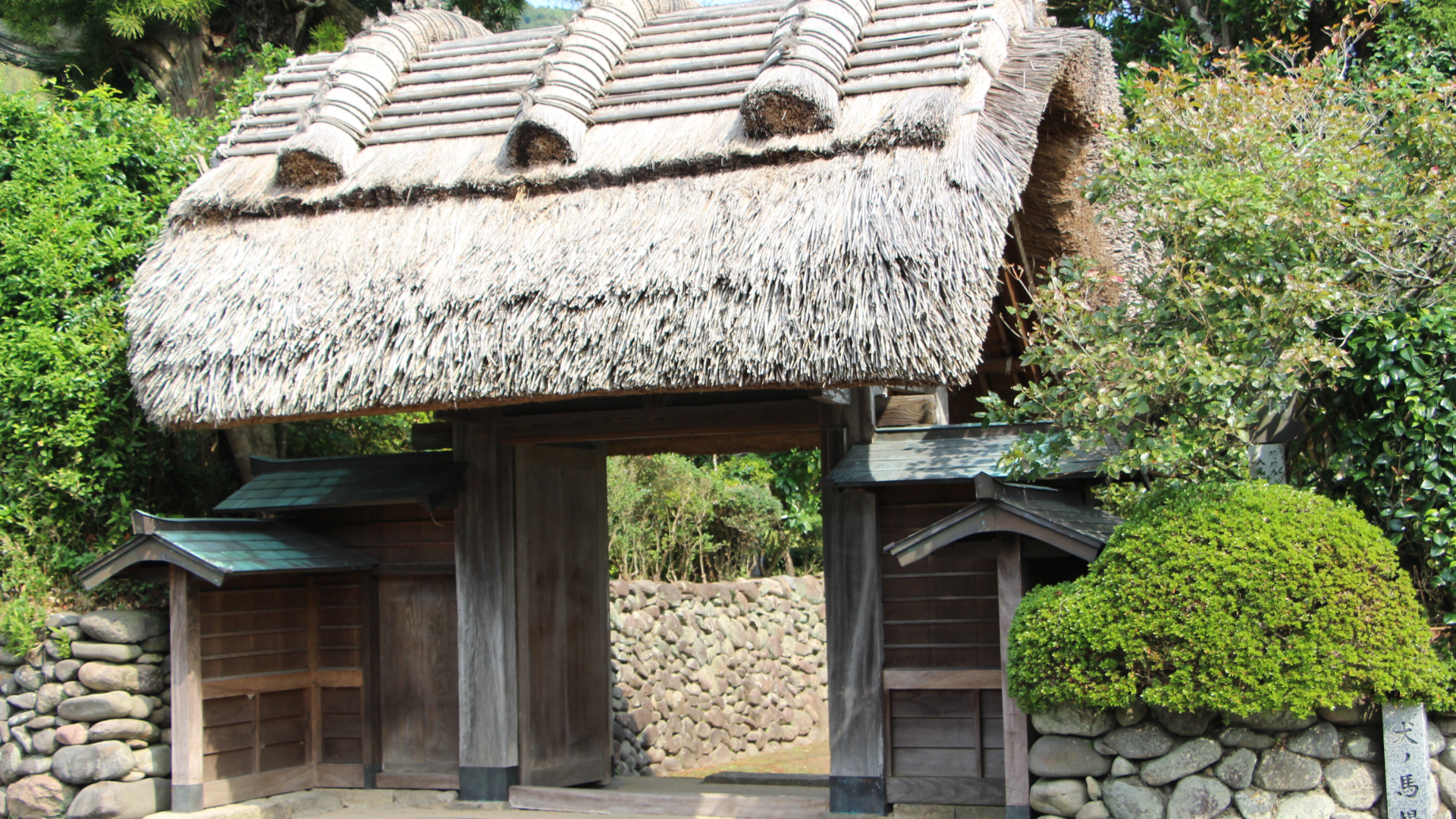 各地の武家屋敷 今も風土に根ざした風格が 漂い伝わってくる