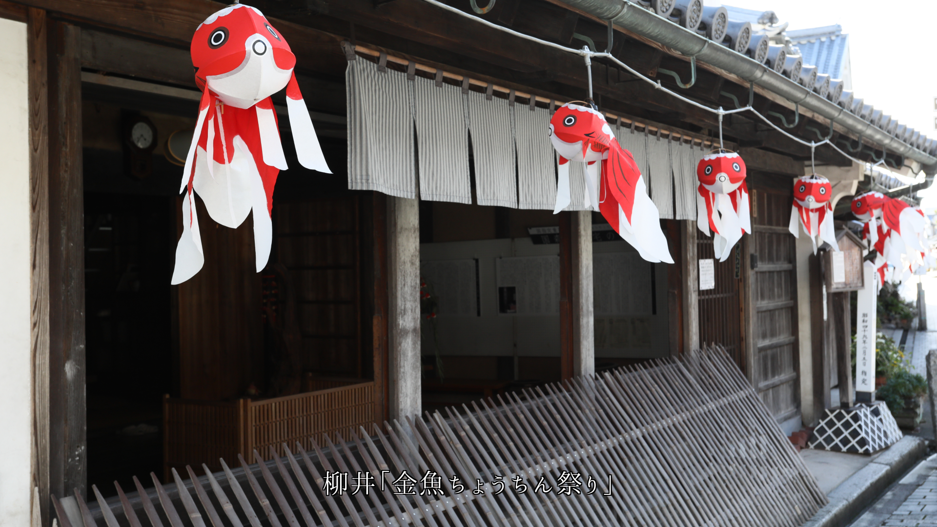 道に面した古い町並み 旅先での情緒が 心に染みわたる