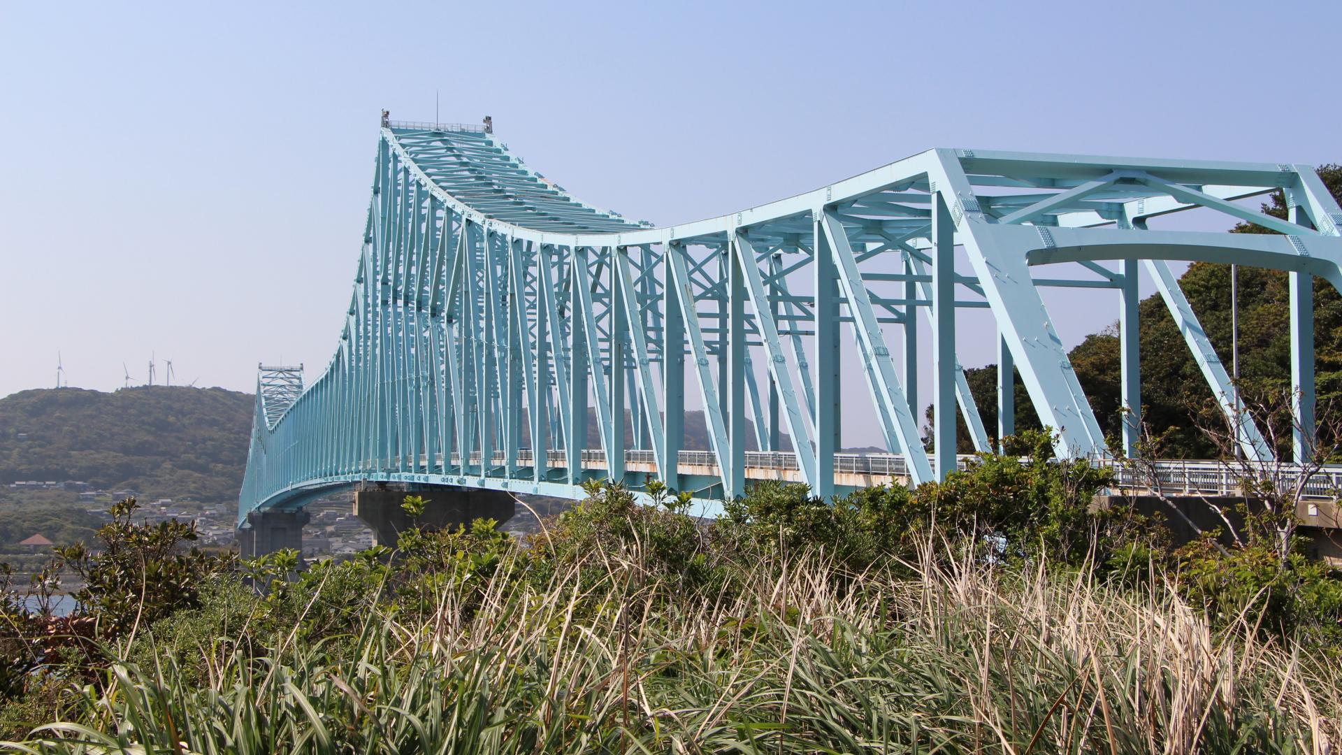 各地の多彩な色をした橋 車や人も 文化や歴史も 支えて来たんだね