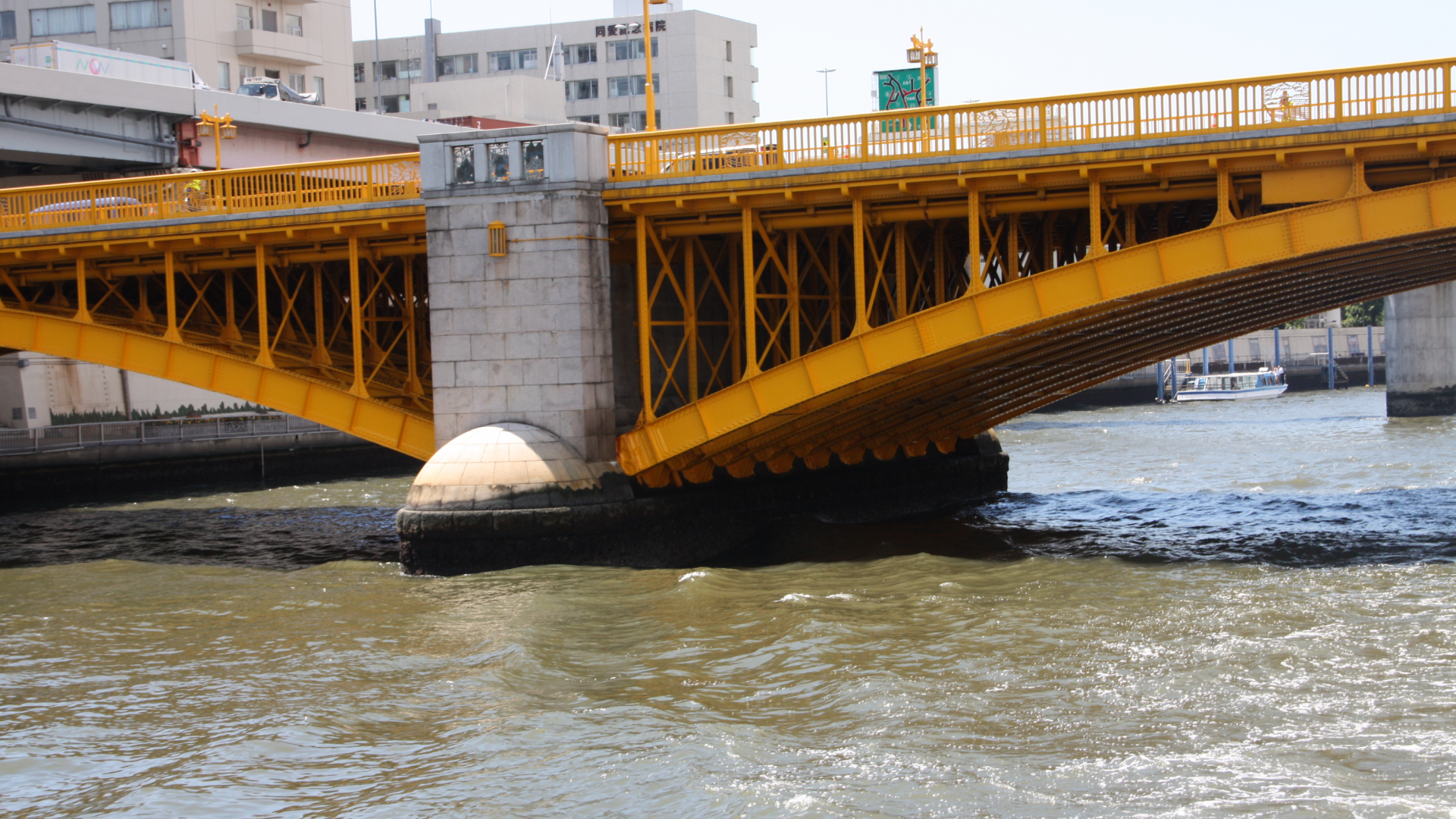 各地の多彩な色をした橋 車や人も 文化や歴史も 支えて来たんだね